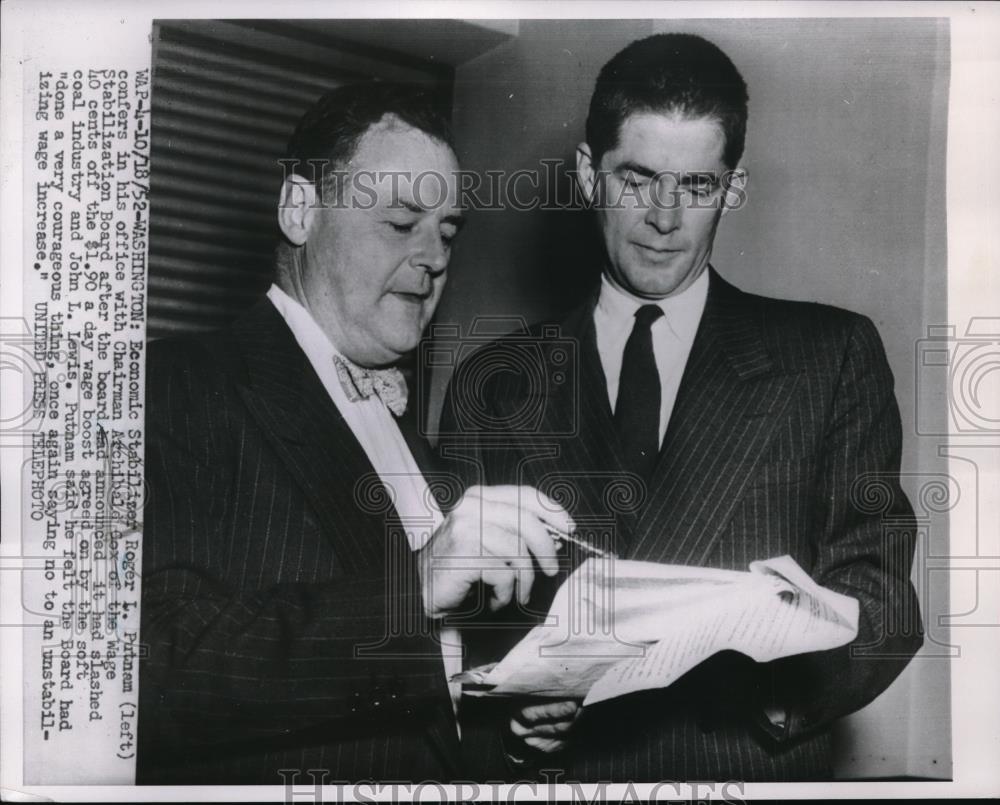 1952 Press Photo Economic Stabilizer Roger Putnam & Archibald Cox in D.C. - Historic Images