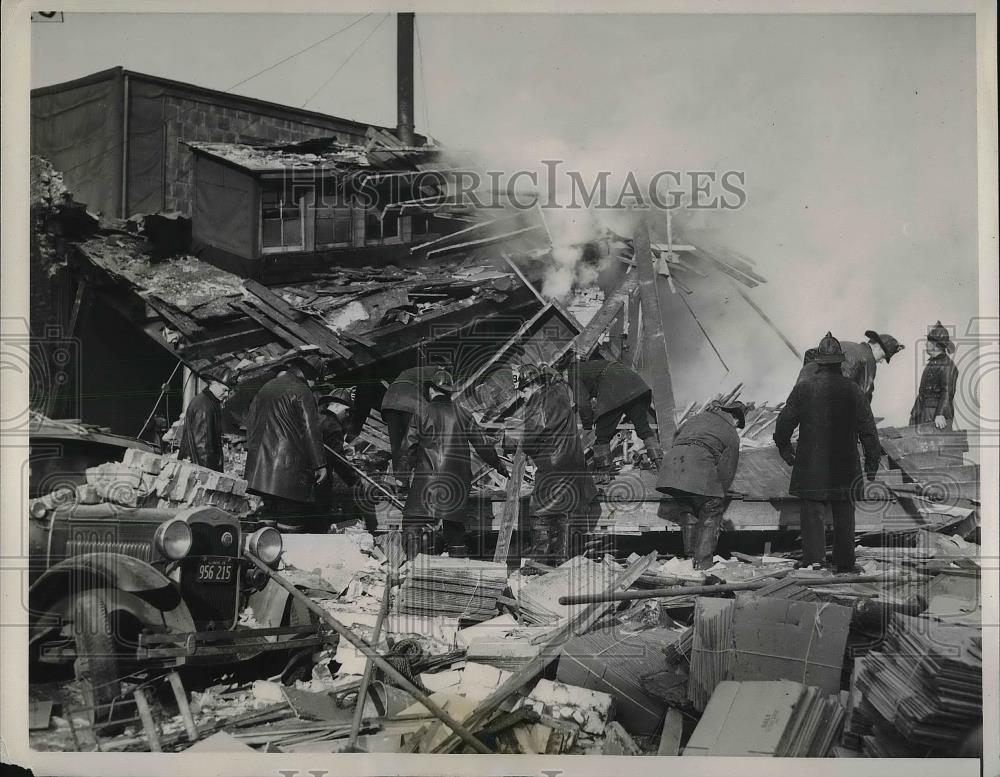 1940 Press Photo Explosion at Southwest Creamery Plant in Chicago - Historic Images