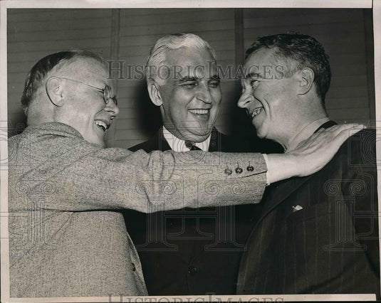 1940 Press Photo James McEntee Talks With William Green & Paul McNutt - Historic Images