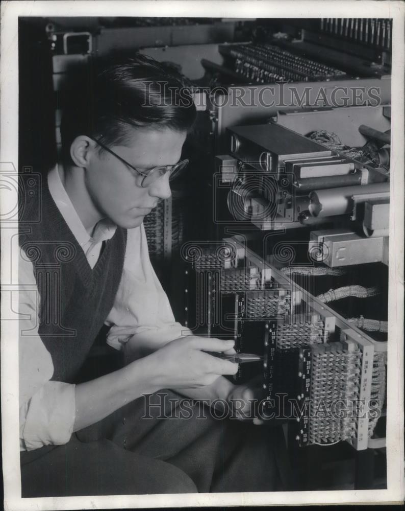 1942 Press Photo Telephone System Service supply Robert Herbert - neb52239 - Historic Images