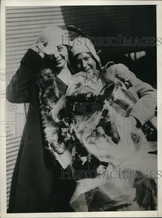 1933 Press Photo Helene Madison with mother holding awards - neb50794 - Historic Images