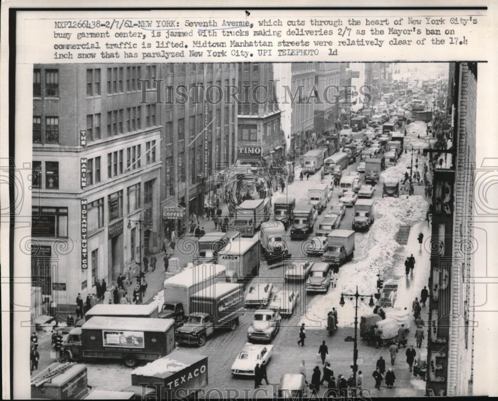 1963 Press Photo Seventh Ave. jammed with trucks after Mayor lifted traffic ban - Historic Images