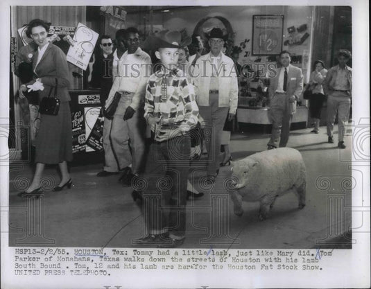 1955 Press Photo Houston, Tx Tom Parker & his pet baby lamb - Historic Images