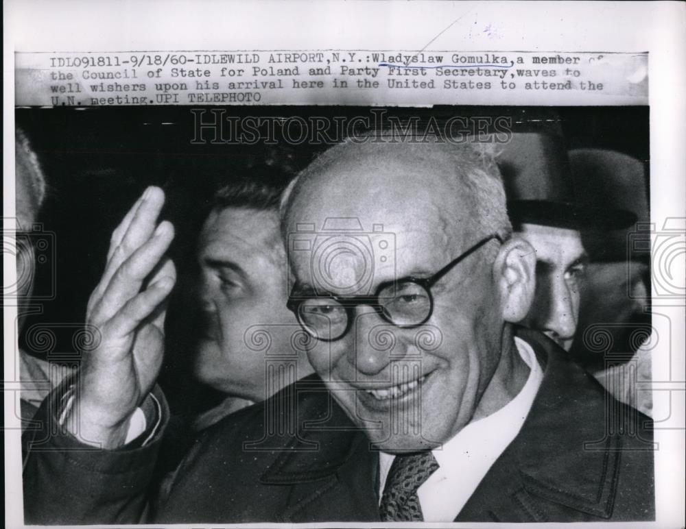 1960 Press Photo Wladyslaw Gomulka Waves as He Arrives in New York for UN Meet - Historic Images