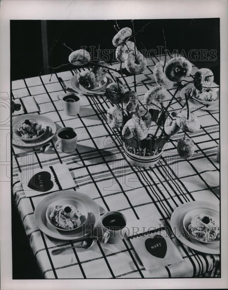 1949 Press Photo A table set for Valentine's Day - neb51665 - Historic Images