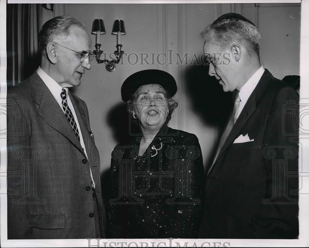 1956 Press Photo Rep. John McCormack, Mrs Thelma Parkinson, Paul Butler - Historic Images