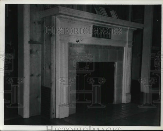 1941 Press Photo An massive fireplace in a home - neb51978 - Historic Images
