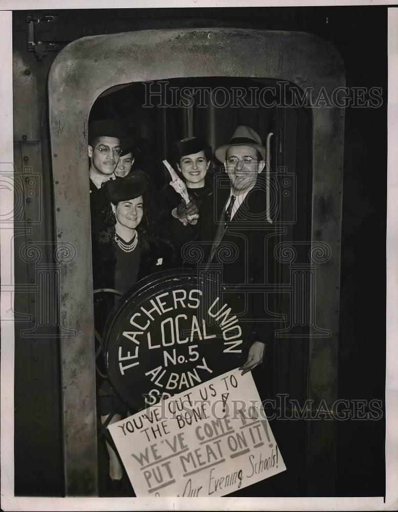 1940 Press Photo Teachers leaving on special train for State Budget Hearing - Historic Images