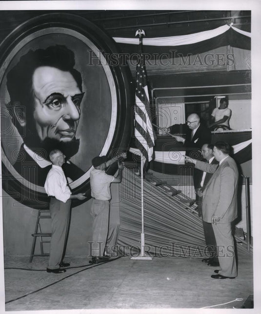 1952 Press Photo large Lincoln portrait at Convention Hall in Chicago. - Historic Images