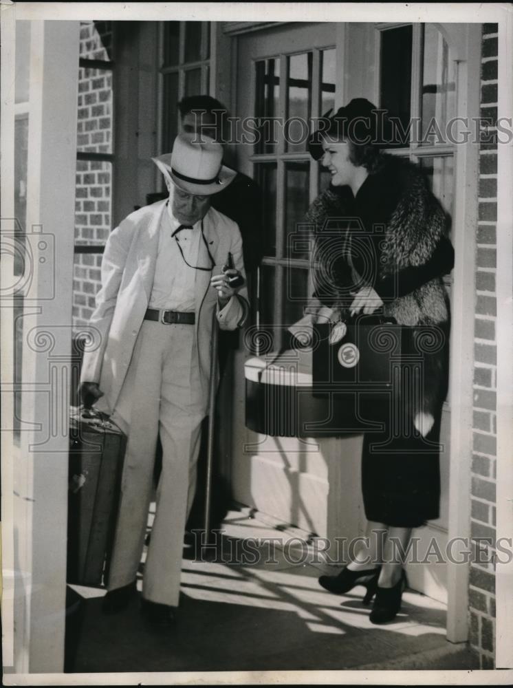 1937 Press Photo Margelle Edwards Manville with Attorney George Bartlett - Historic Images