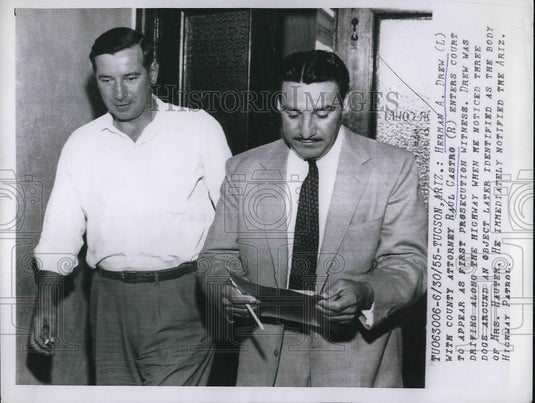 1955 Press Photo Tuscon, Az Herman Drew & atty Raul Castro at a trial as witness - Historic Images