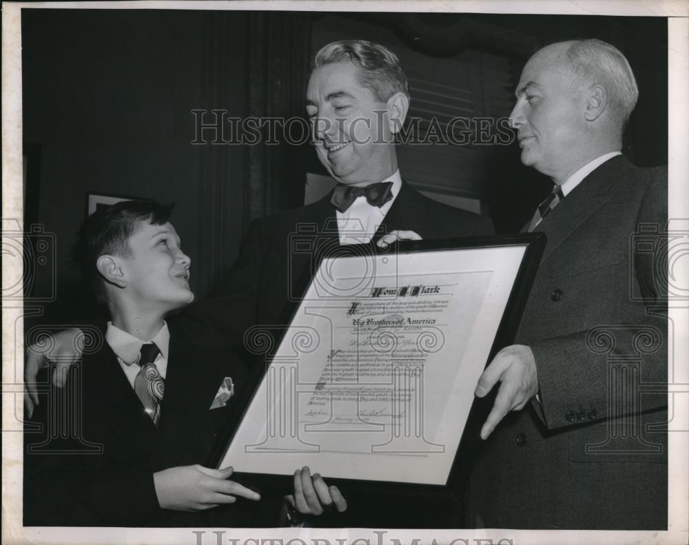 1950 Press Photo Supreme Court Justice Tom Clark Named Big Brother Of The Year - Historic Images