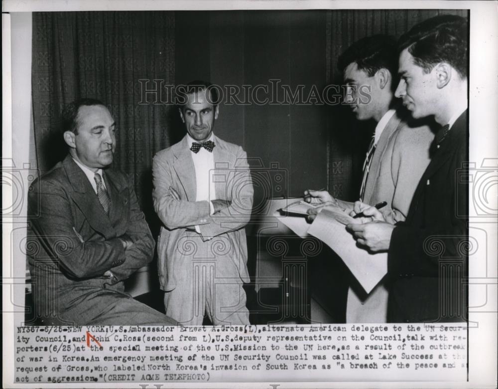 1950 Press Photo Ernest A. Gross and John C. Ross Talking to Reporters - Historic Images