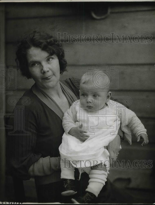 1934 Press Photo Mr Ambrose Harrison & baby son Paul - Historic Images