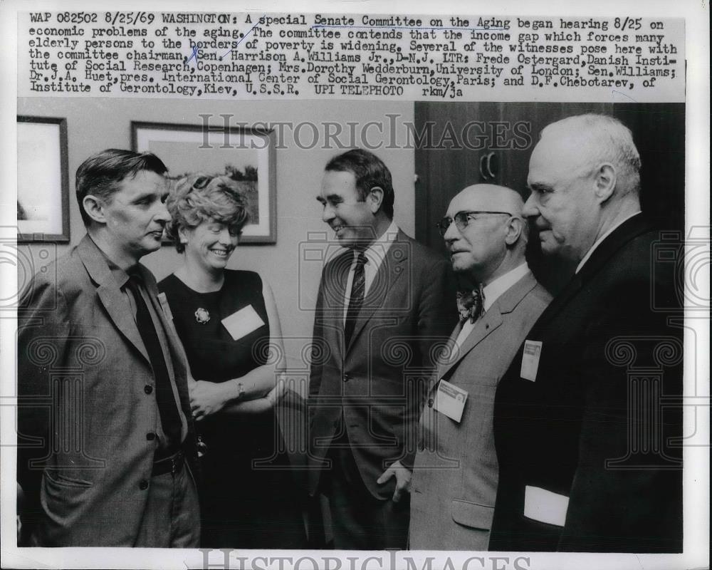 1969 Press Photo Senate Committee On Aging Hears Testimony On Economic Problems - Historic Images