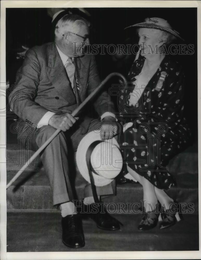 1936 Press Photo Mrs Mabel Batchelder, George Getz at GOP Convention, Cleveland - Historic Images