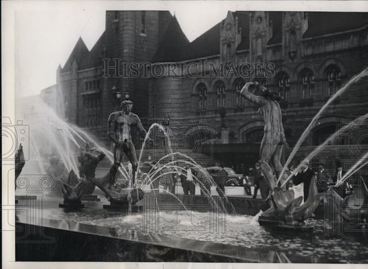 1940 Press Photo Mississippi & Missouri fighures of fountain "Wedding of Rivers" - Historic Images