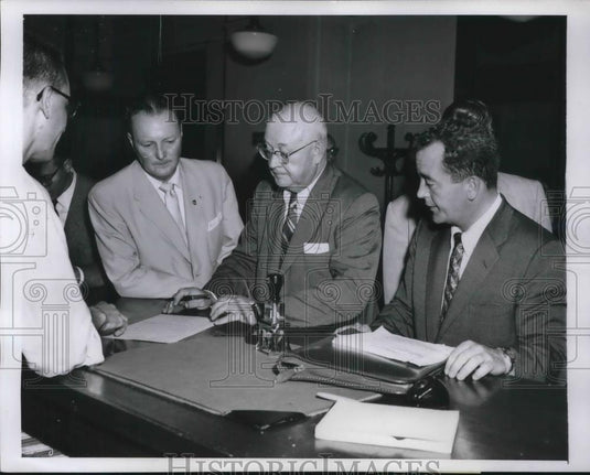 1956 Press Photo A. Hintz Former Pres. Of Southmoor Bank & Trust Co. Of Chicago - Historic Images