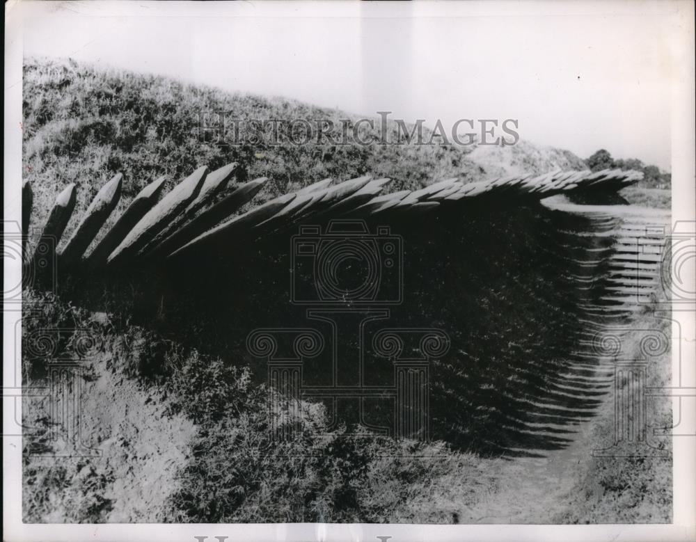 1956 Press Photo Spite Fence At Yorktown Battlefield At Colonial National - Historic Images