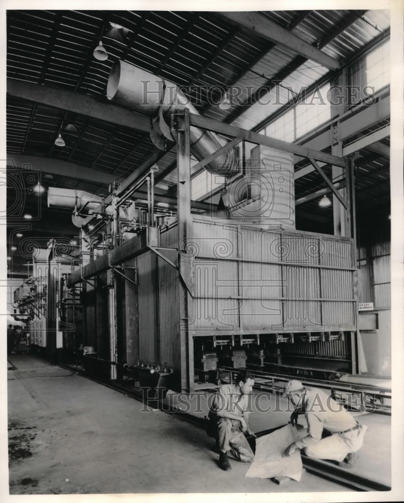 1960 Press Photo Cooling Chamber &amp; Heating Section of Pittsburgh Corning Corp. - Historic Images