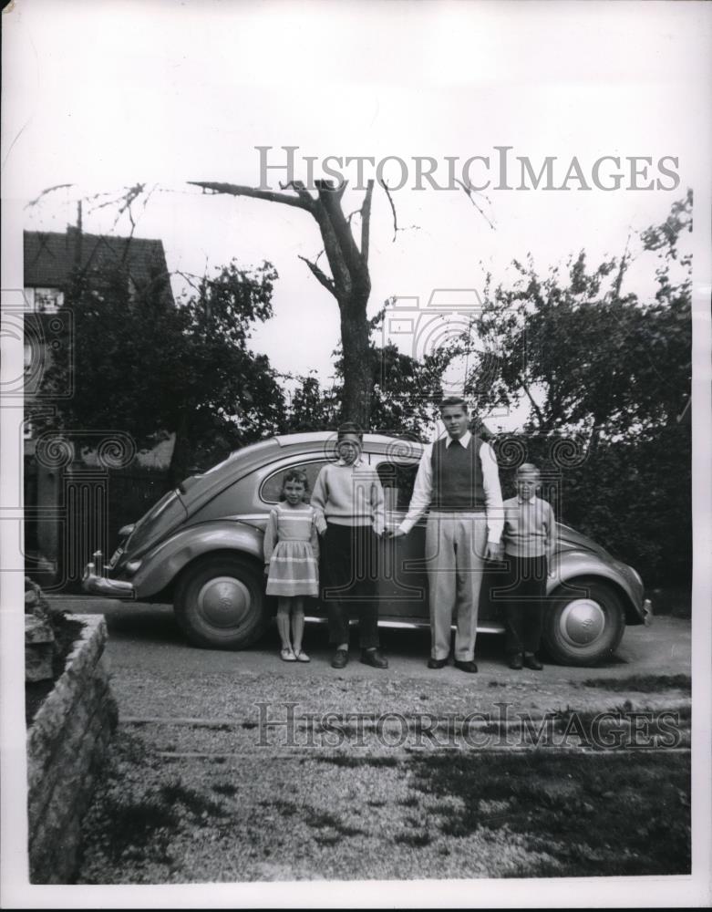 1957 Press Photo Gene Janssen,Marg,Diet,Peter StollWorthington, Minn. - Historic Images