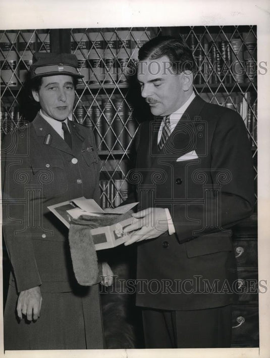 1946 Press Photo Albany, NY Mrs Bernard Gimbel & Gov Thomas Dewey - Historic Images