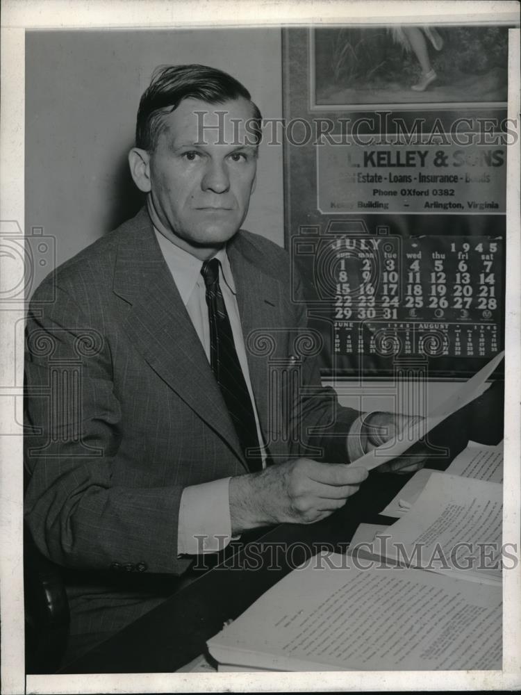 1945 Press Photo Arlington VA County Auditor John Locke Green Starts Campaign - Historic Images