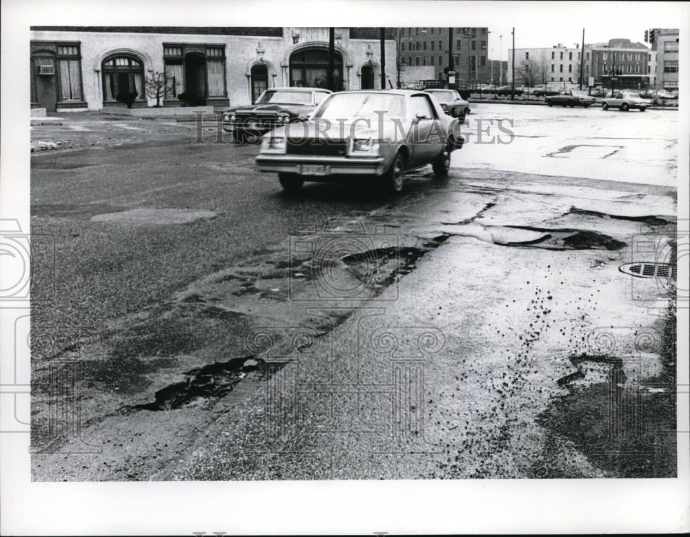 Press Photo Pot holes in Cleveland, Ohio streest - Historic Images