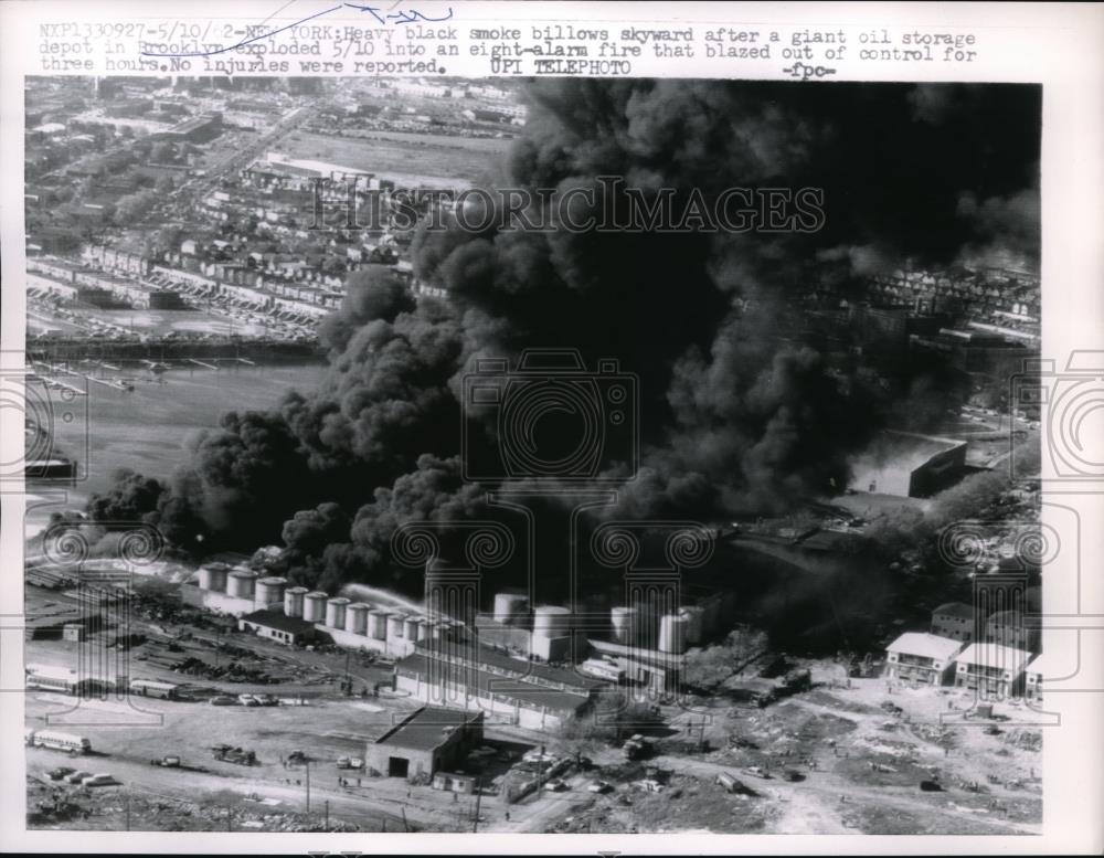 1962 Press Photo Aerial view of oil depot fire in Brooklyn, NY - Historic Images