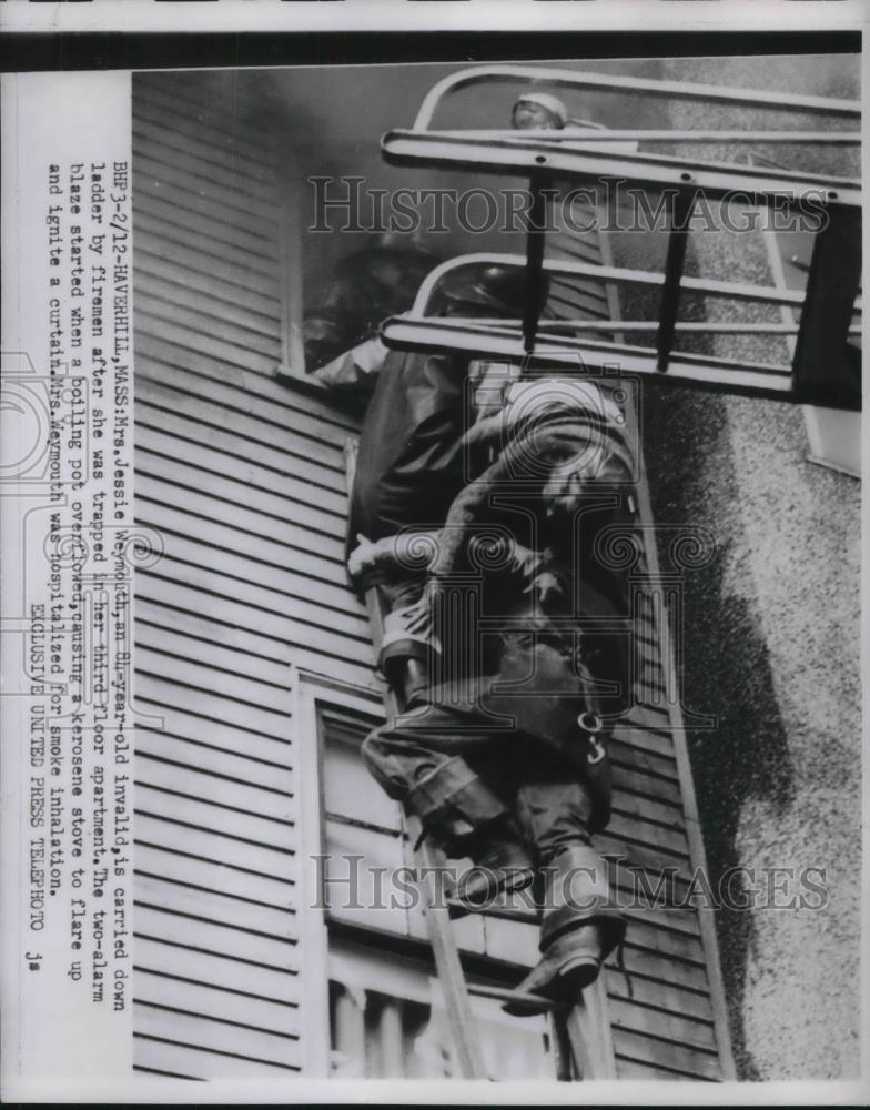 1954 Press Photo Mrs. Jessie Weymouth is carried down ladder by firemen - Historic Images