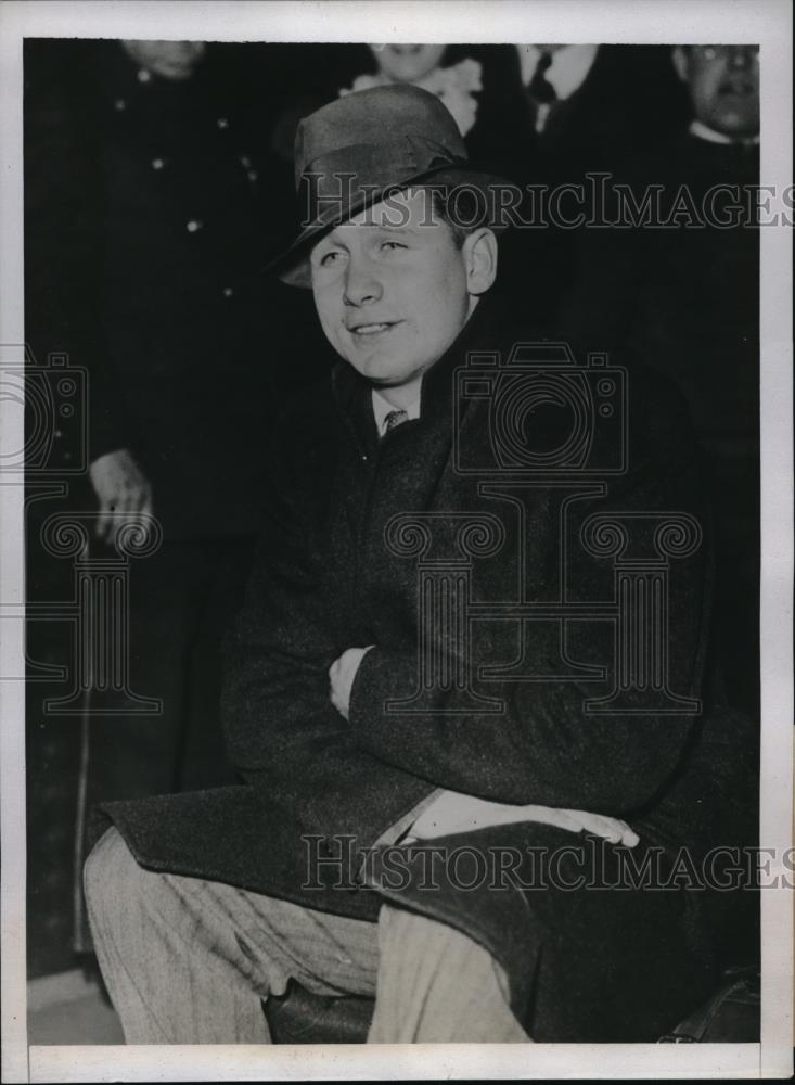 1935 Press Photo Sammy Foxx, Philadelphia Athletics rookie, heads for training - Historic Images