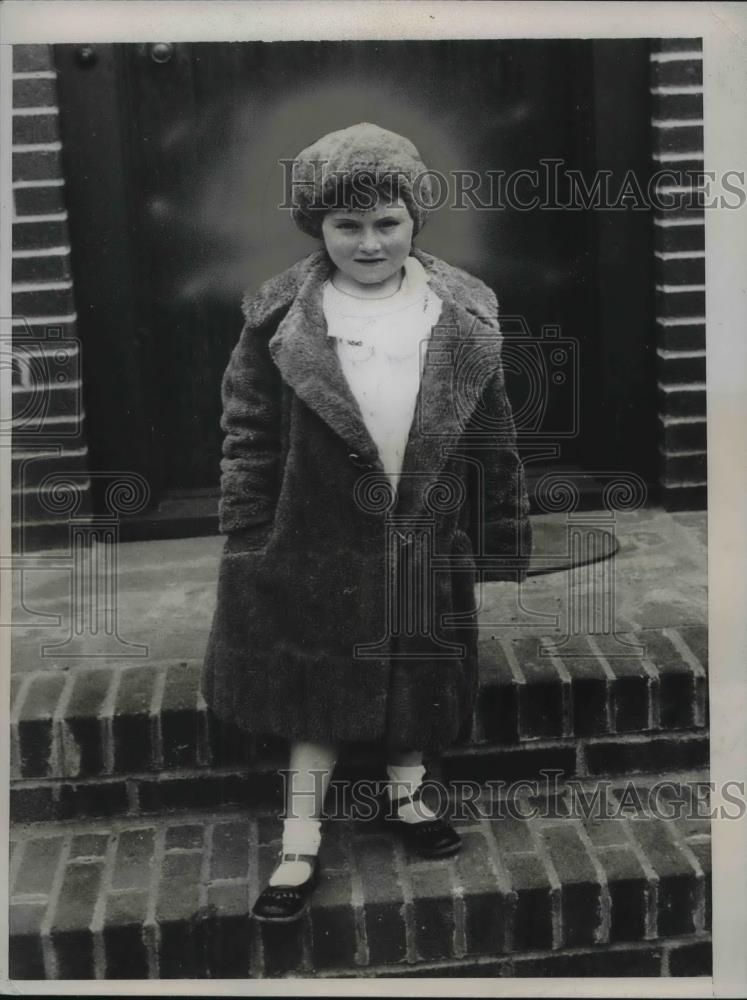 1934 Press Photo Esther Reed Lida Reed Burnt with hot Poker - Historic Images