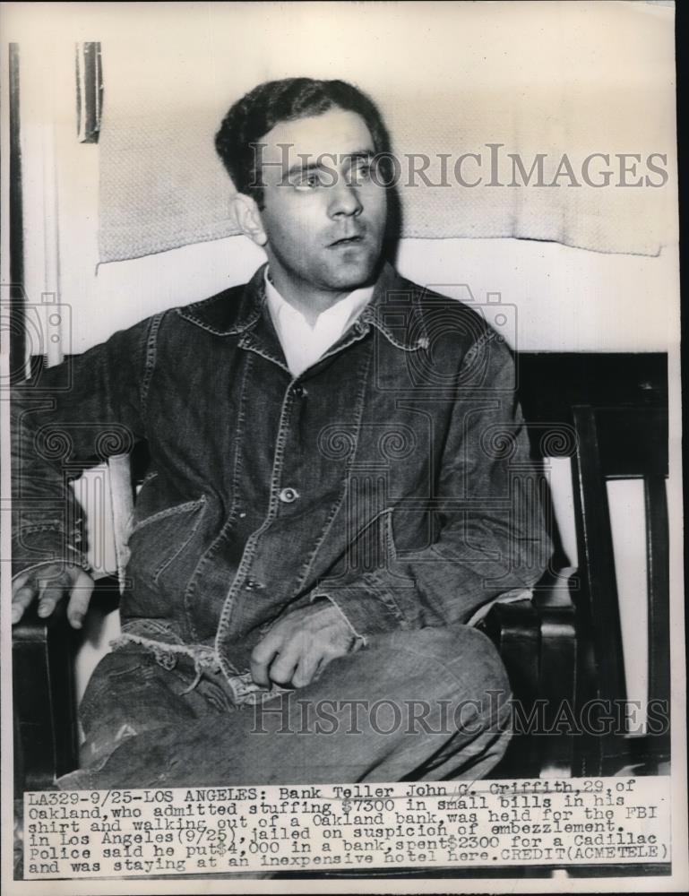 Press Photo Bank Teller John Griffith, 29, admitted stuffing $7,300 in his shirt - Historic Images