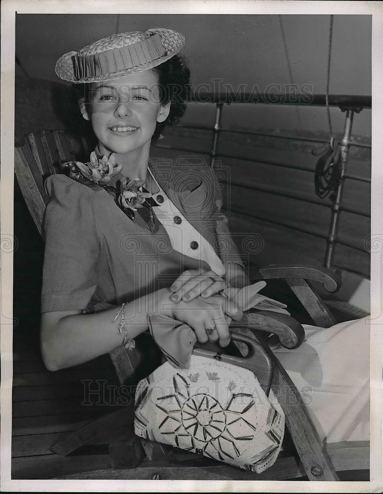 1939 Press Photo Dorothea Swainson arrives in NYC from Bermuda - Historic Images