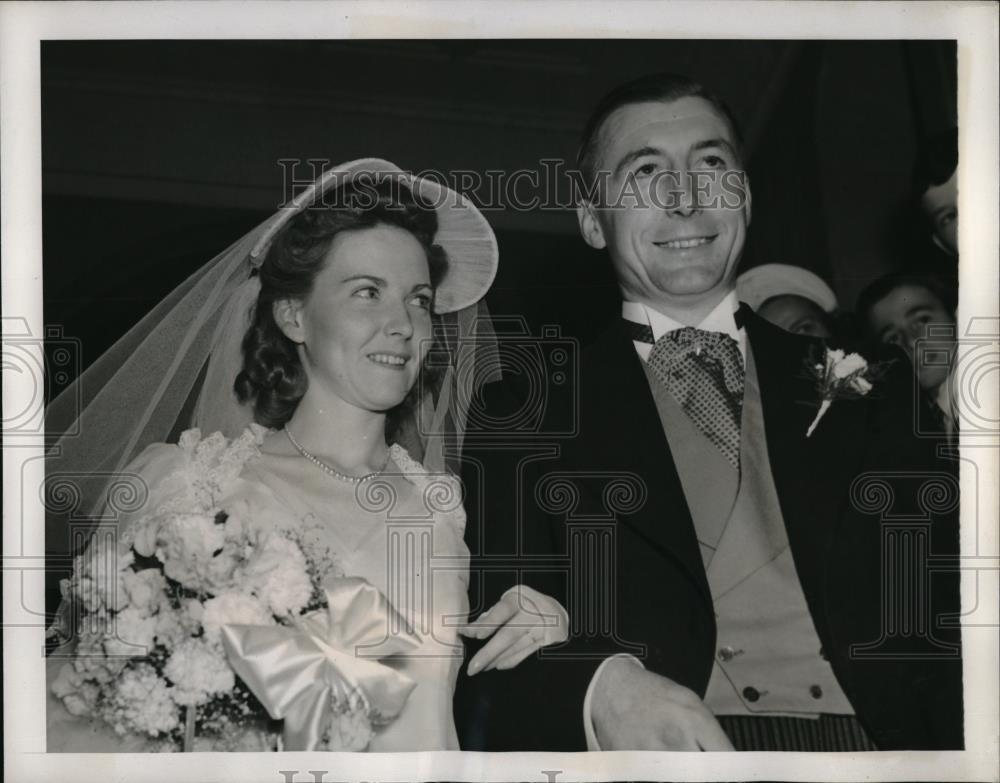 1941 Press Photo Former Boston College Football Star Charlie O'Rourke with Bride - Historic Images