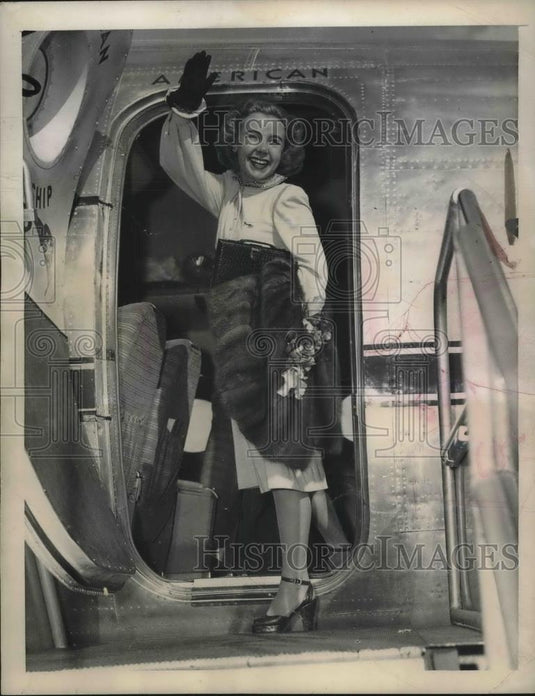 1946 Press Photo Gretchen Merrill to compete in World skating Championships - Historic Images