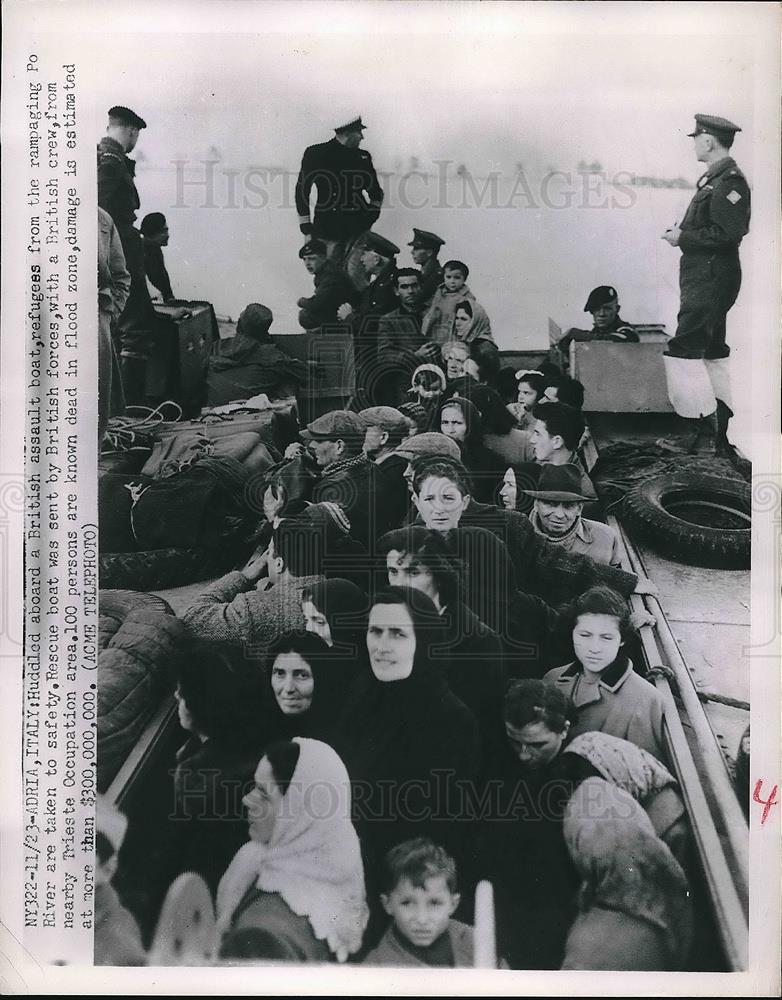 1952 Press Photo Adria, Italy flood refugees from Adria on Po river - Historic Images