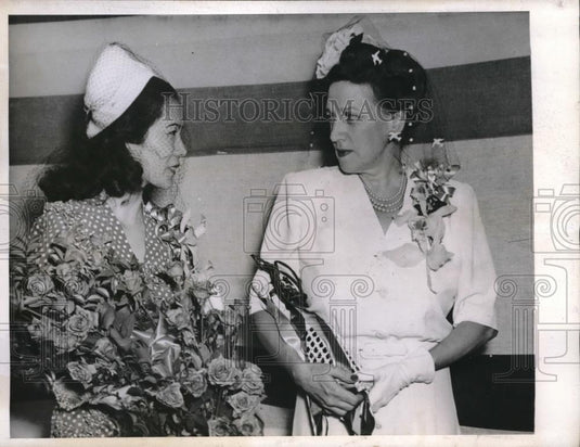 1943 Press Photo Miss Maria Osmena Mrs. george Murray - Historic Images