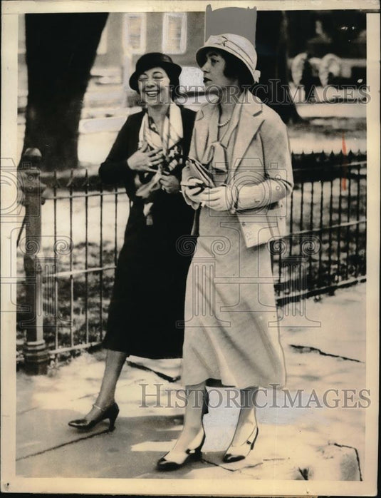 1933 Press Photo Newport, R.I. Mrs E Morris & Mrs N Woodward at Jelke trial - Historic Images