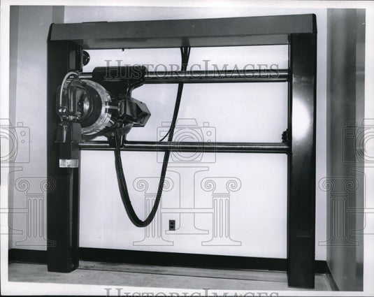1961 Press Photo Deep Therapy in X-Ray Dept. of Cancer Treatment, Parma, Ohio - Historic Images