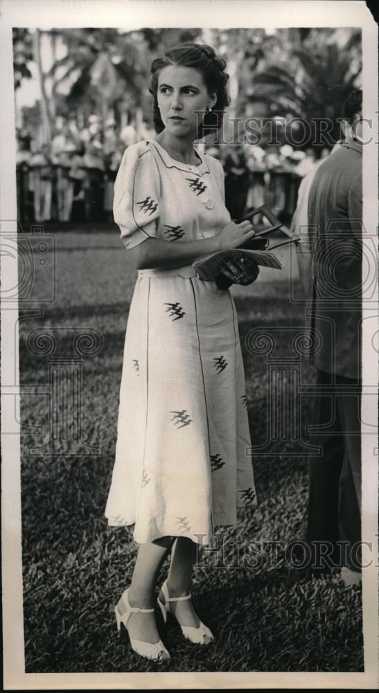 1938 Press Photo Socialite Mrs. William Ciss at Hialeah Park Race Track - Historic Images