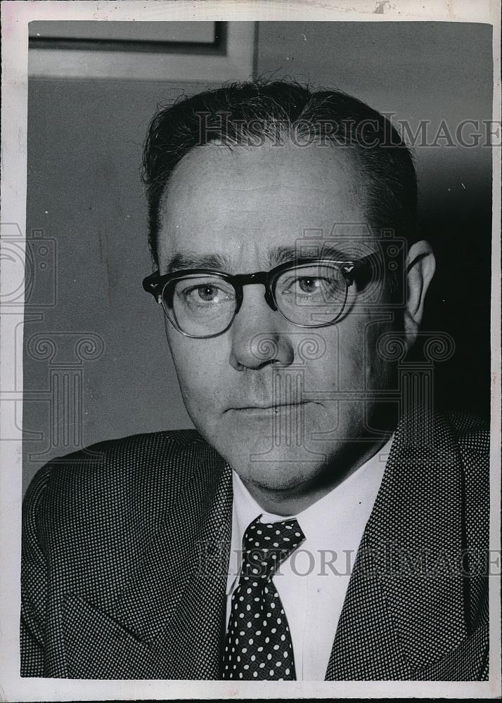 Press Photo Robert Bartley of the FCC - Historic Images