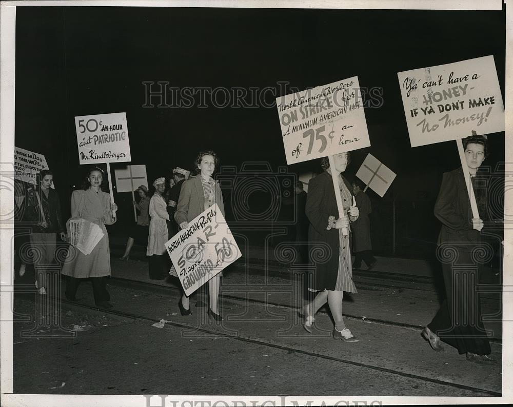 1941 Press Photo North American Aviation, strikers in Inglewood, Calif. - Historic Images