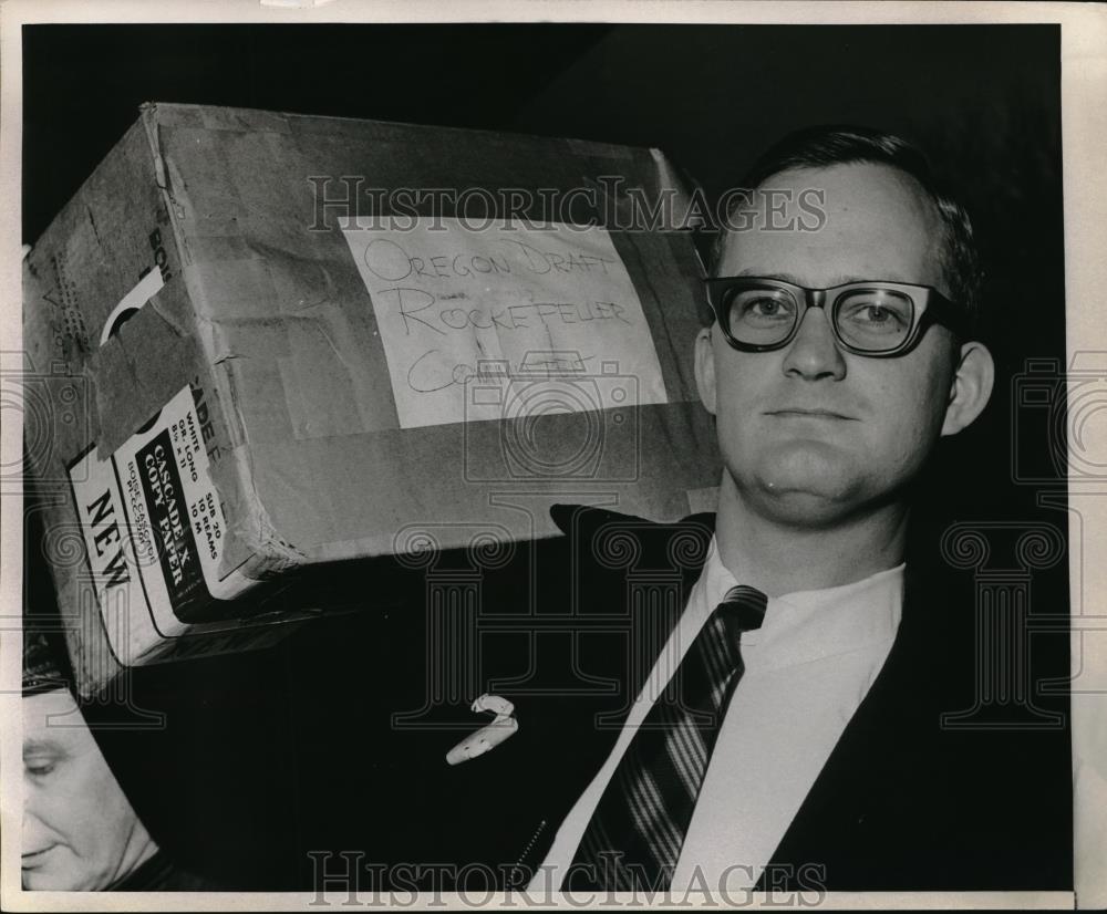 1968 Press Photo Bradley David with petitions signed by Oregon citizens who want - Historic Images