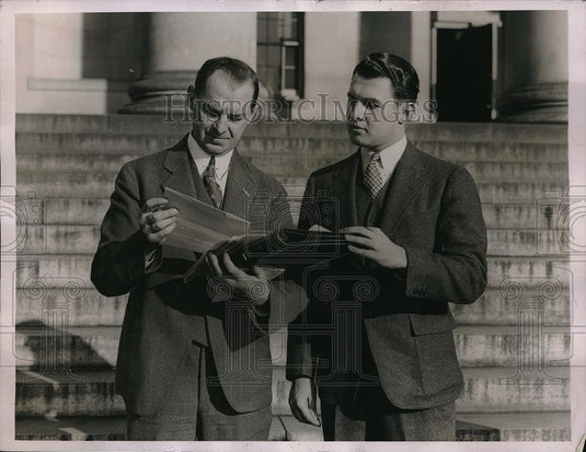 1935 Press Photo Rep. John J Hoppel of Calif. & son Charles in D.C. at trial - Historic Images