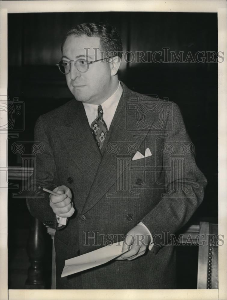 1938 Press Photo NY Asst District Atty Martin Frank Examines Witness At Trial - Historic Images