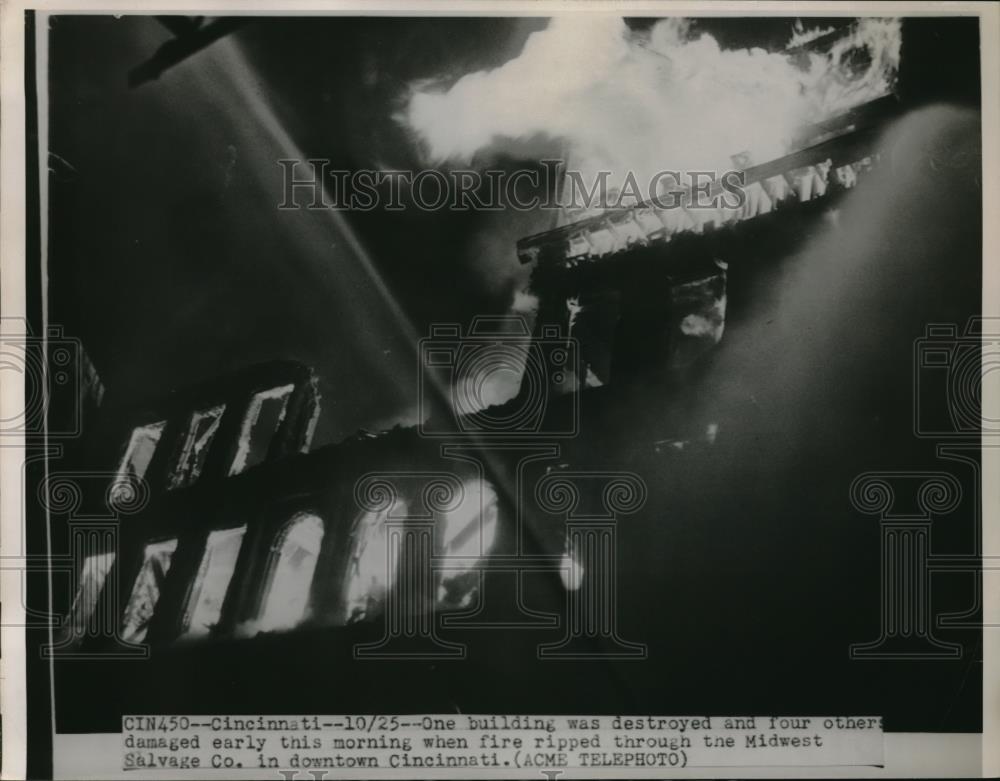 1950 Press Photo Fire damaged through the Midwest Salvage Co. - Historic Images