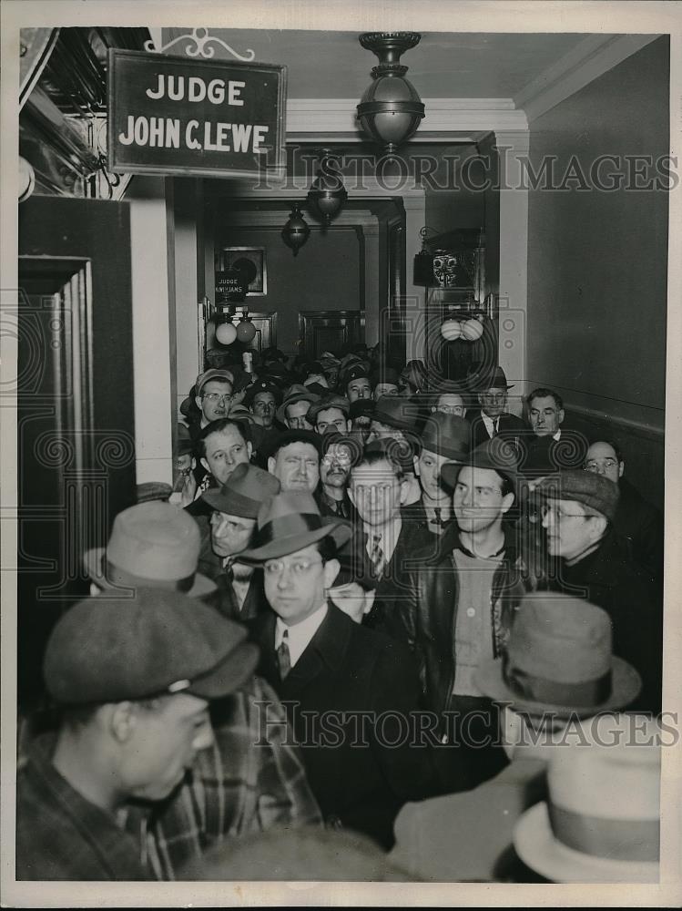 1941 Press Photo CIO strikers of the International Harvester Company at court - Historic Images