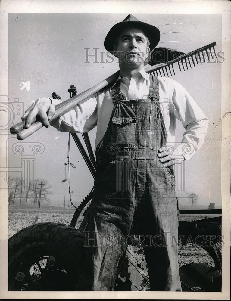 1944 Press Photo Washington DC farmer - Historic Images