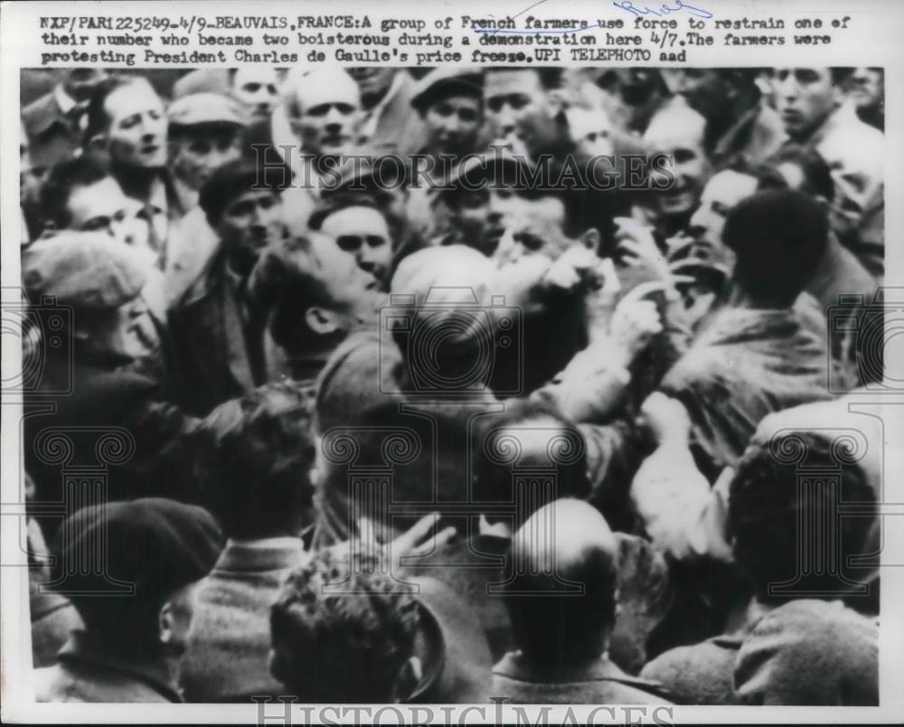 1960 Press Photo French Farmers Beauvais Demonstration - Historic Images